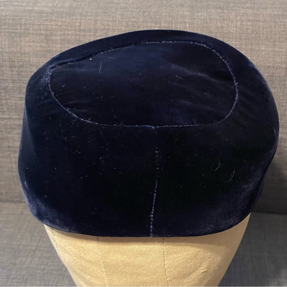 Vintage 1960s Blue Velvet Pillbox Hat With Bow Macy’s Kansas City Union Made - Picture 3 of 8
